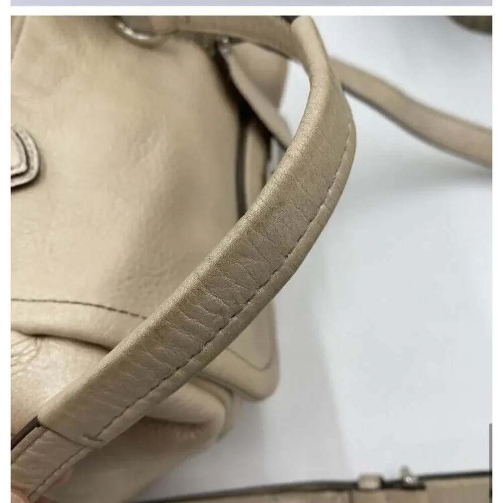 Coach 19303 Champagne Leather Hobo Style top Handle Shoulder Strap‎ BAG